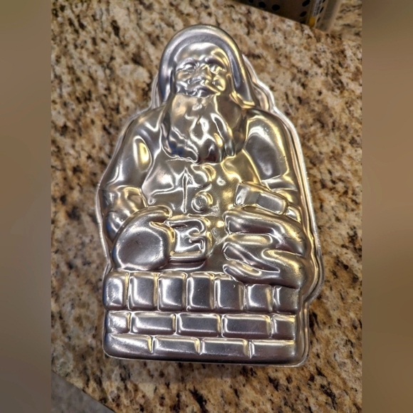 Nordic Ware  heavy forned Aluminum Cake Pan Mold 3D Santa Claus in Chimn… - Picture 1 of 5